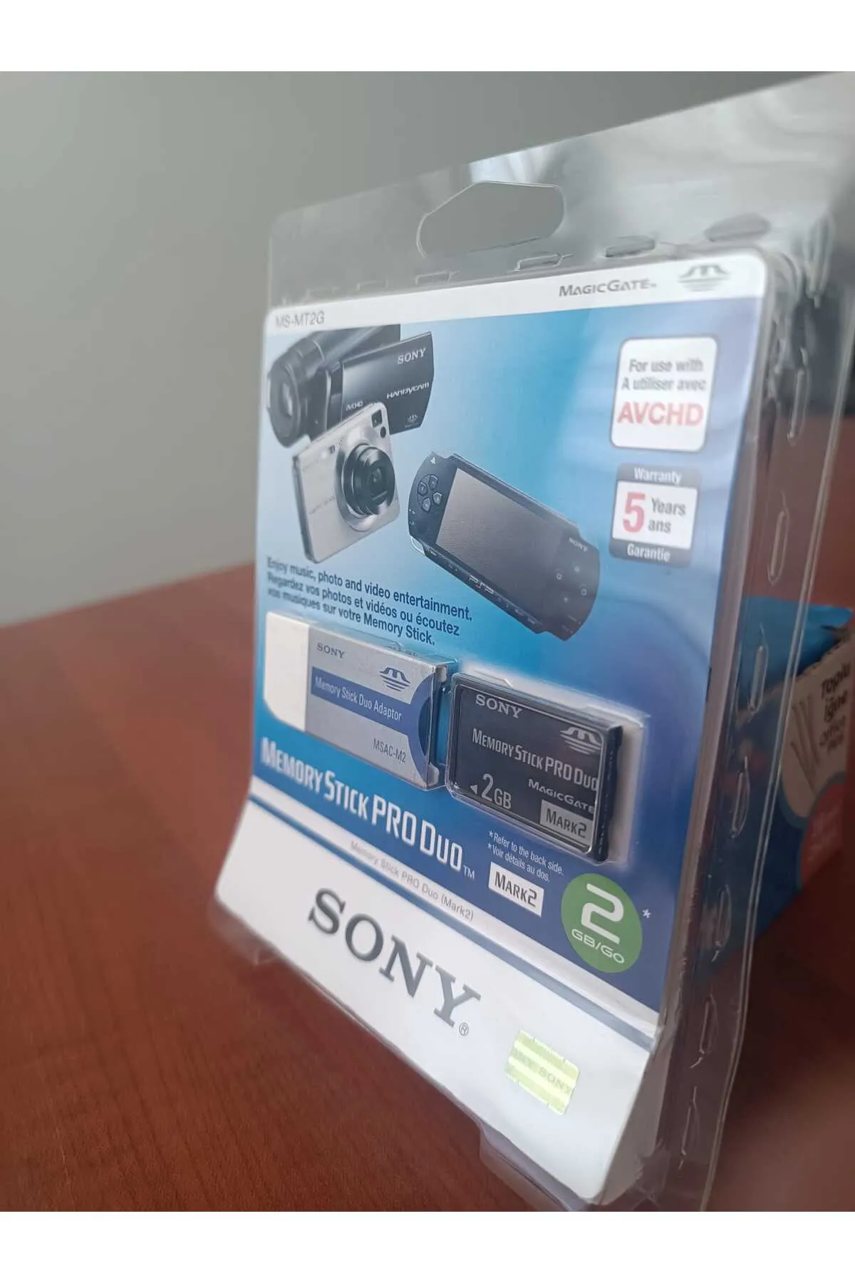 Sony MEMORY STİCK PRO DUO 2 GB HAFIZA KARTI VE ADAPTÖRÜ